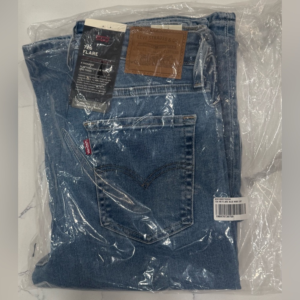 Levi's Women's Flare Jeans in Blue